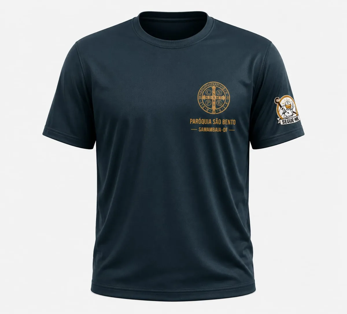Frente da camisa: petróleo acinzentado, com a medalha de São Bento no peito